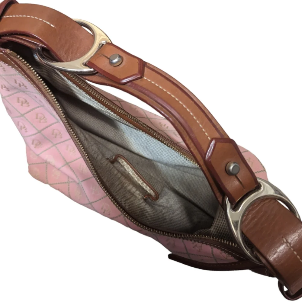 Adorable Dooney and Bourke Bag - Picture 3 of 4
